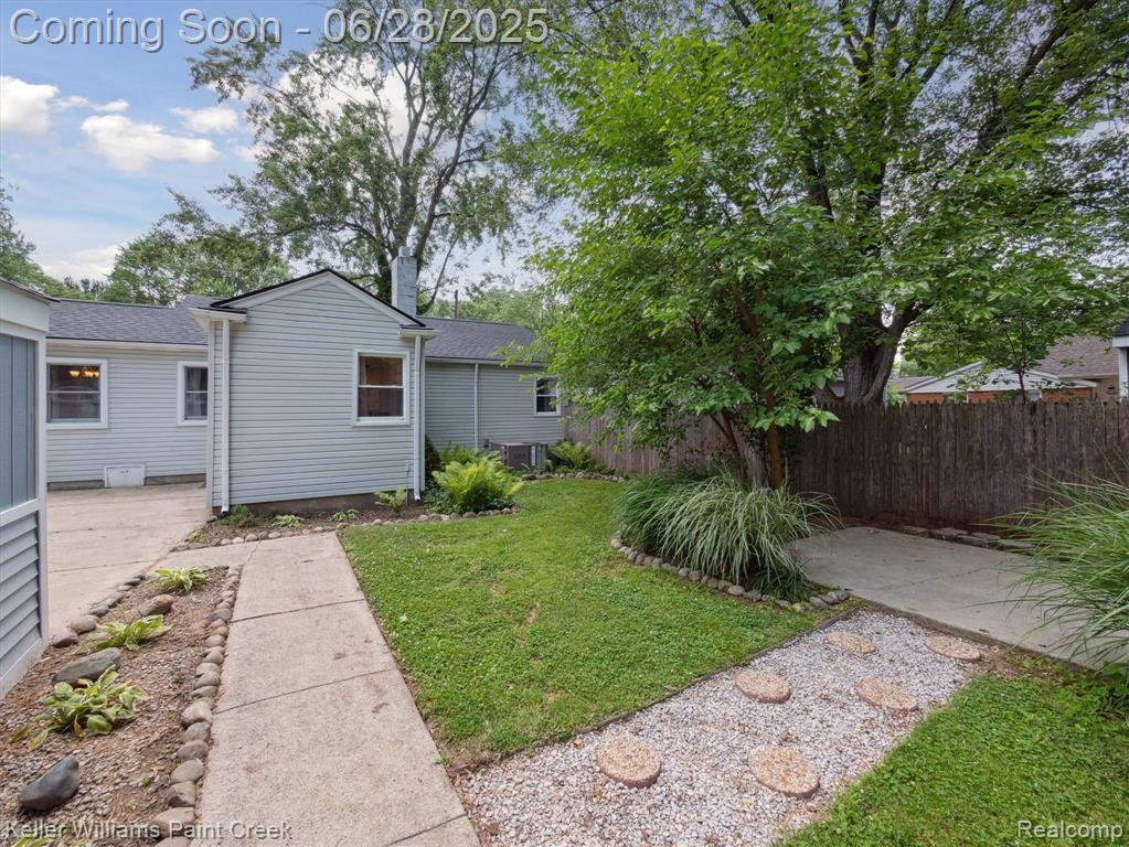 7447 Crissman Street, Utica, MI 48317 — Photo 29