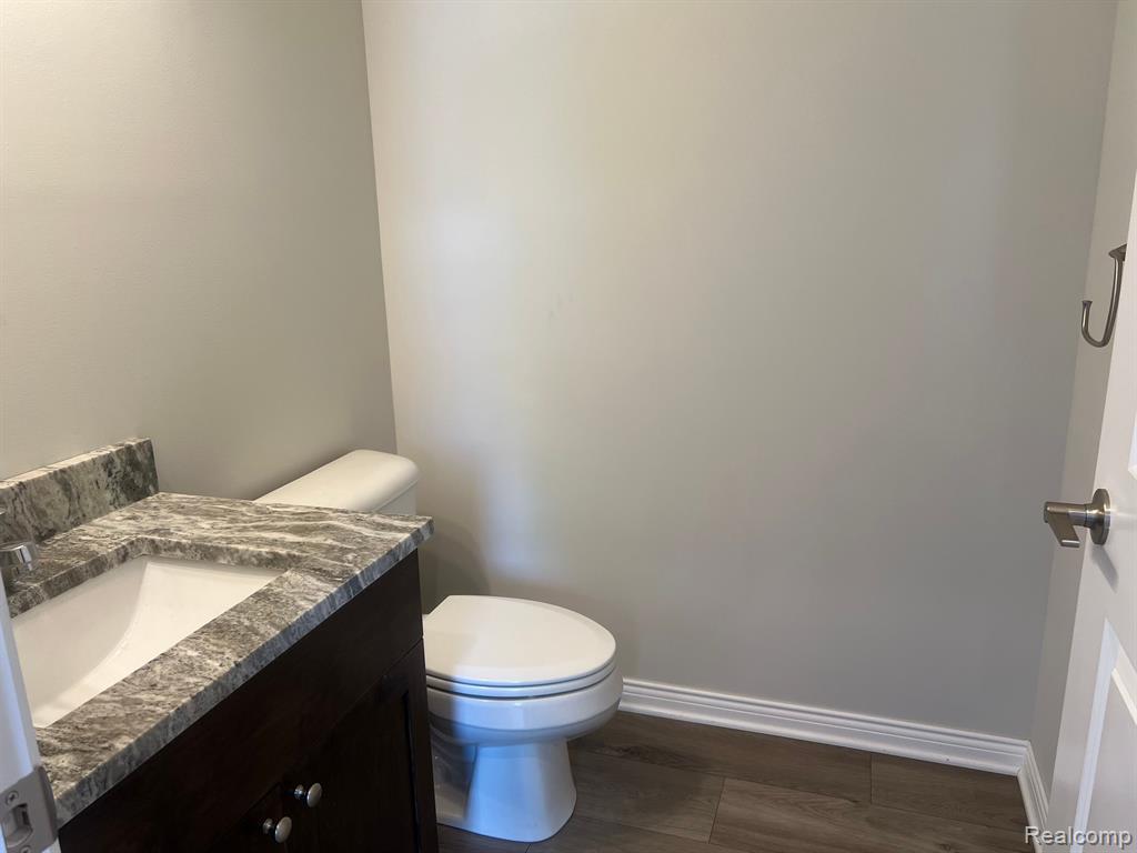 4184 SECLUDED PINES DR, Sterling Heights, MI 48314 — Photo 9