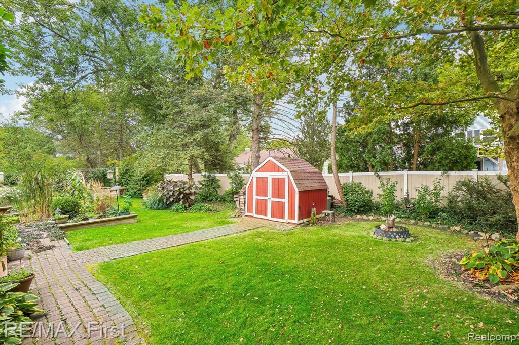 4812 FOXCROFT Drive, Troy, MI 48085 — Photo 34