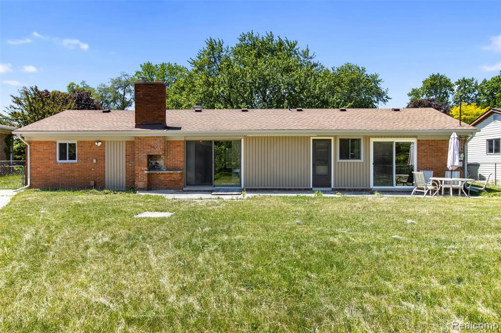 51056 Fairlane Drive, Utica, MI 48316 — Photo 32