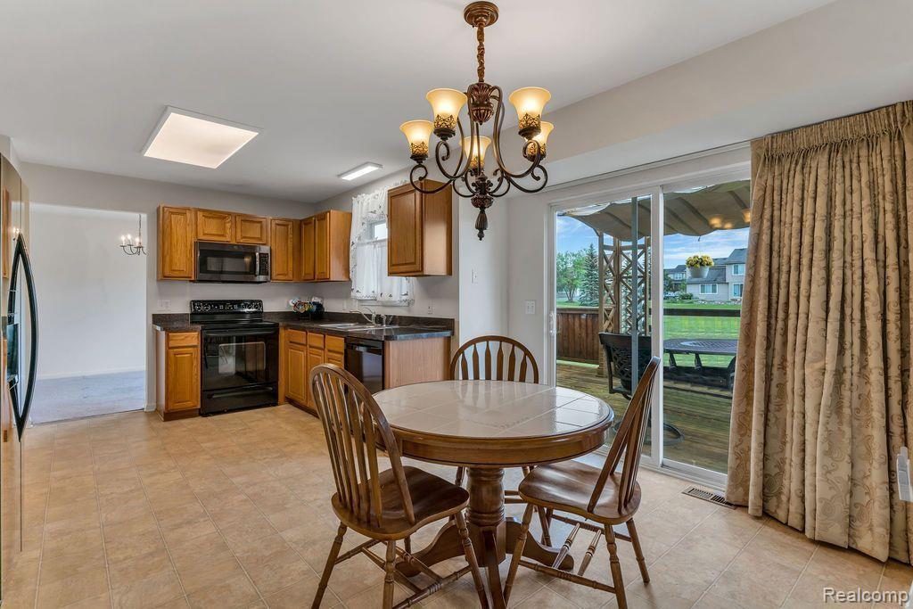 6300 LISMORE Circle, Grand Blanc, MI 48439 — Photo 13
