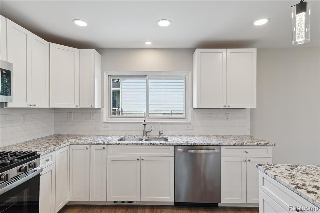 2145 Terrapin Street, Wolverine Lake, MI 48390 — Photo 14