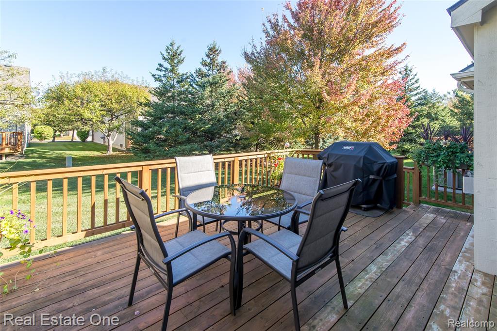 568 Woodhaven Drive, Walled Lake, MI 48390 — Photo 7