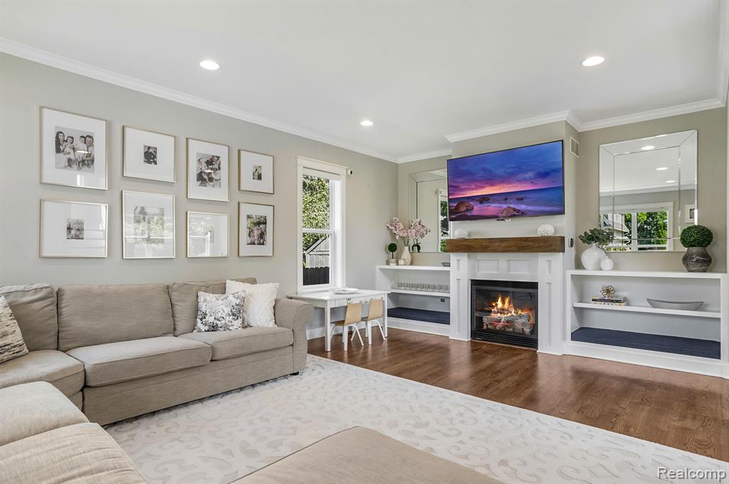 902 FERNWOOD Road, Royal Oak, MI 48067 — Photo 5