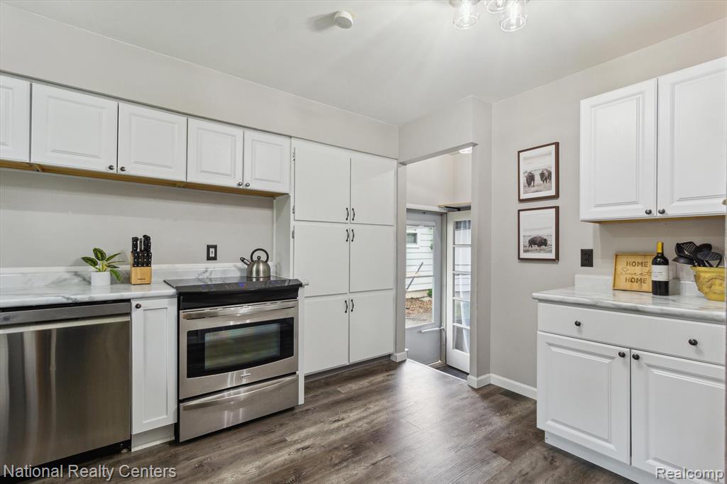 4458 Harding Street, Dearborn Heights, MI 48125 — Photo 9