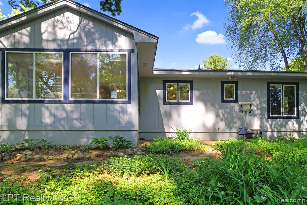 5236 Schlenker Road, Hamburg, MI — Photo 8
