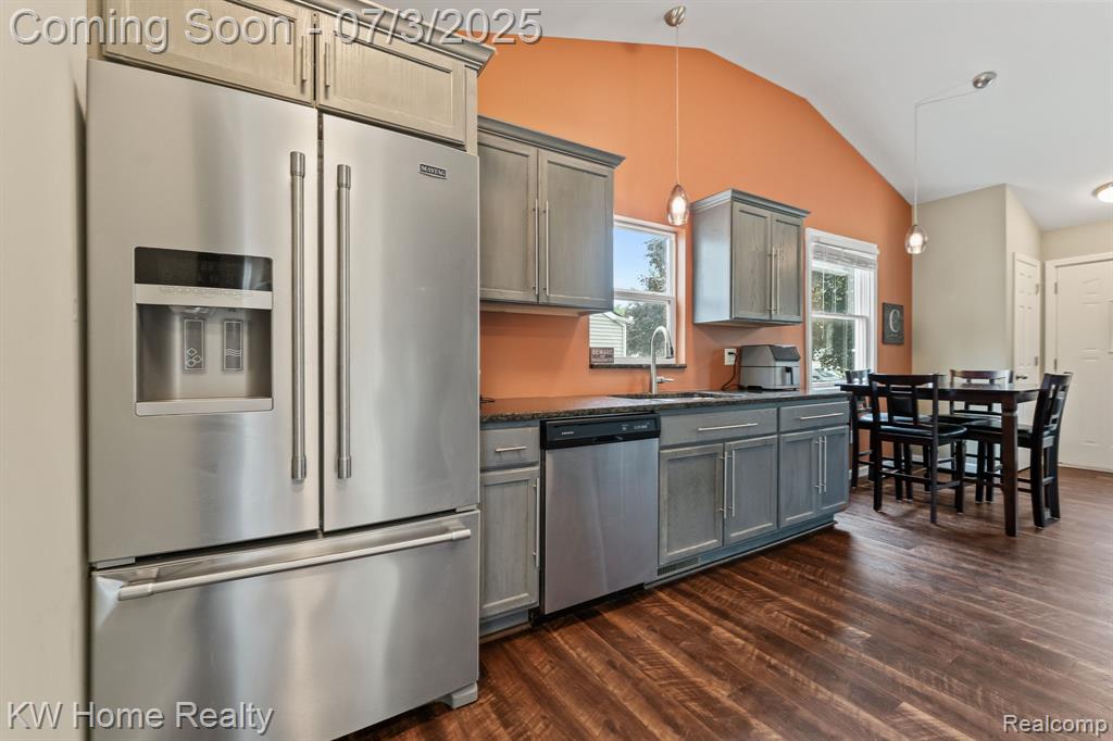 5575 Berkley Drive, Waterford, MI 48327 — Photo 9