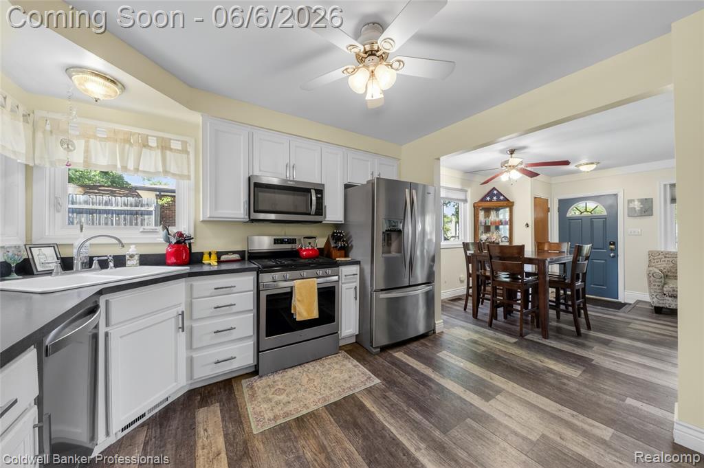 373 Tilmor Drive, Waterford, MI 48328 — Photo 13