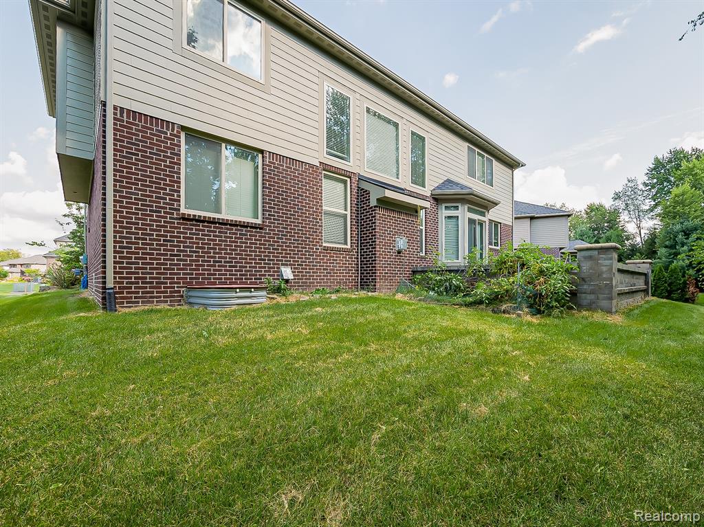 47639 Alpine Drive, Novi, MI — Photo 31
