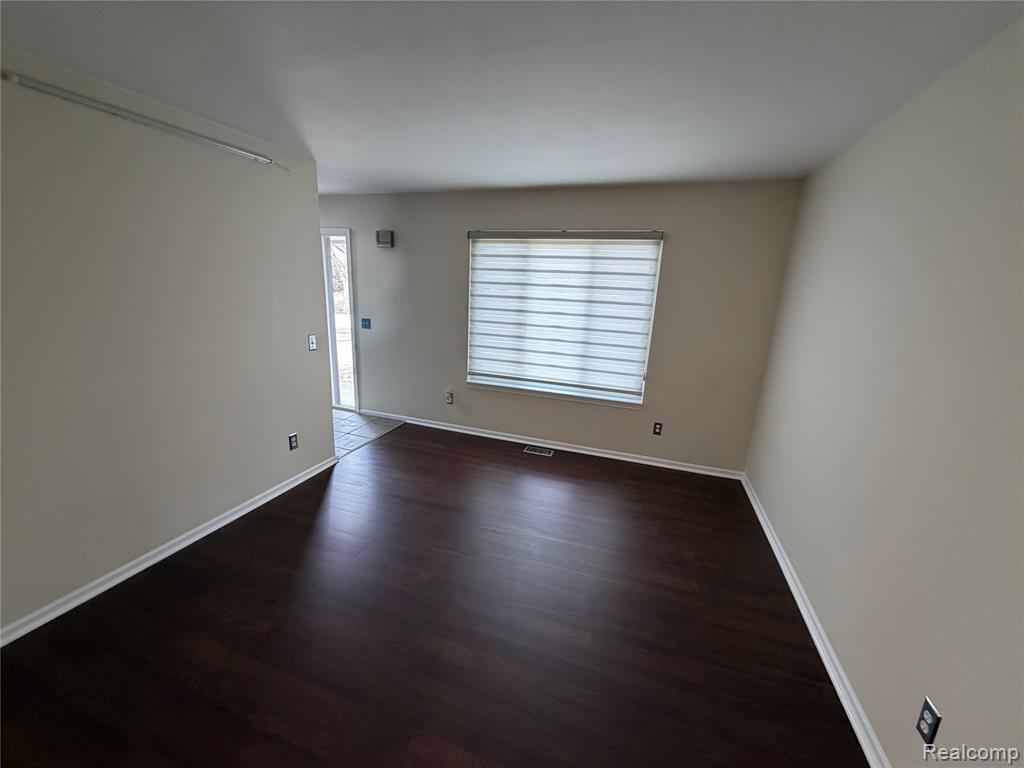 24489 Riverview Lane, Novi, MI — Photo 11