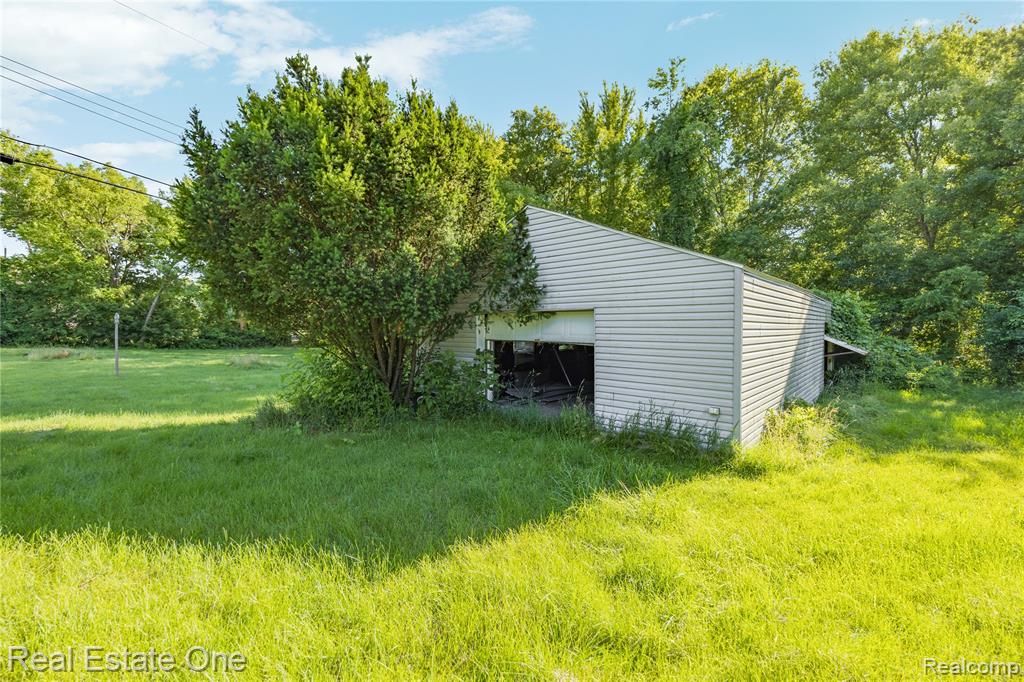 9585 N Eston Road, Clarkston, MI 48348 — Photo 44
