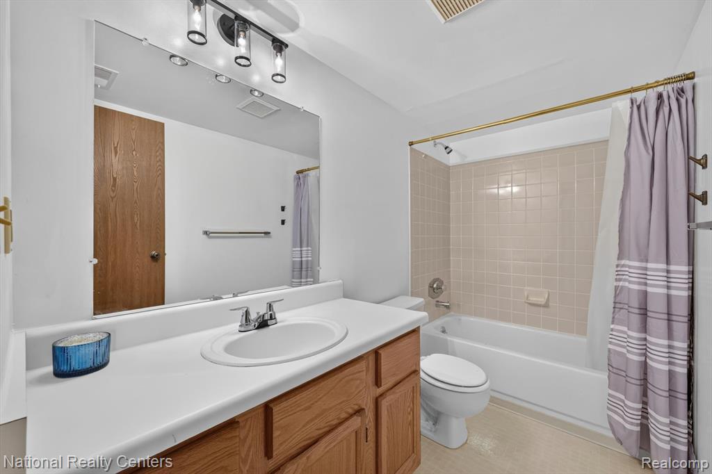 61171 Greenwood Drive, South Lyon, MI 48178 — Photo 23
