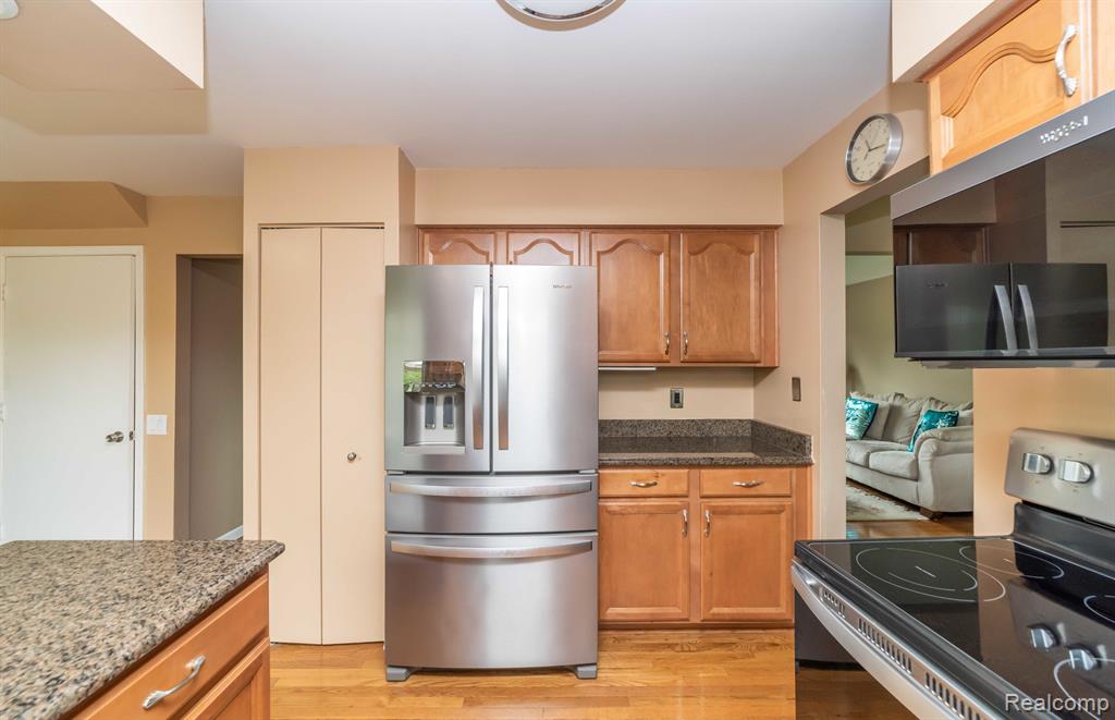 5628 WARRENSHIRE Drive, West Bloomfield, MI — Photo 29