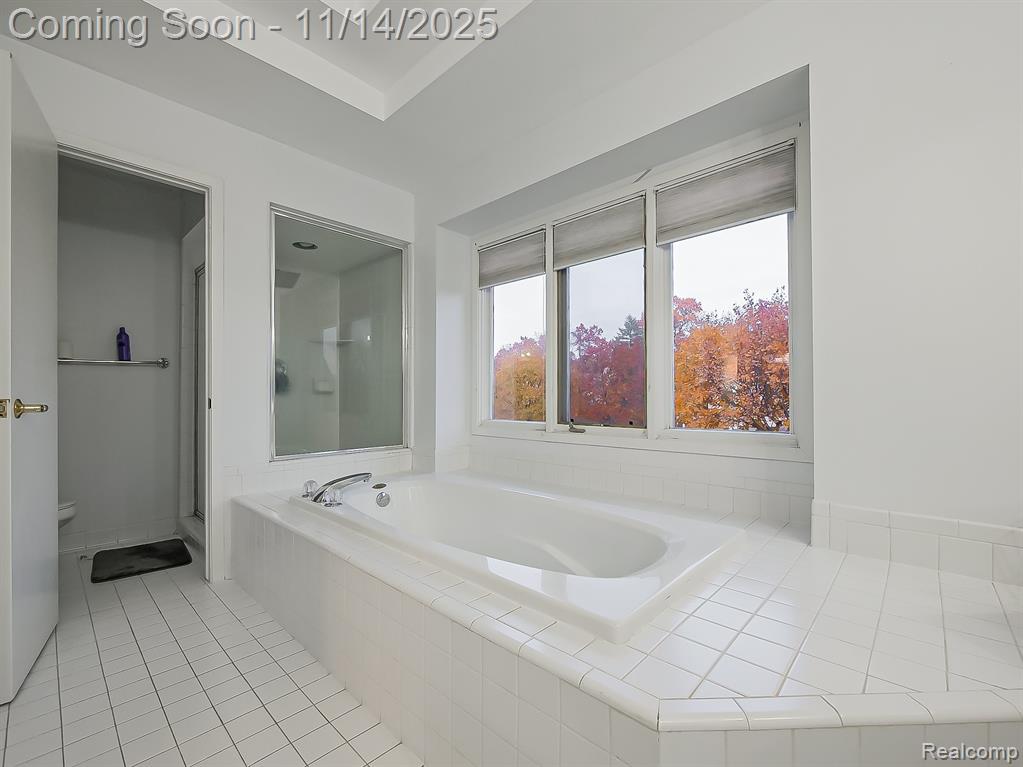 7359 Woodlore Drive, West Bloomfield, MI 48323 — Photo 29