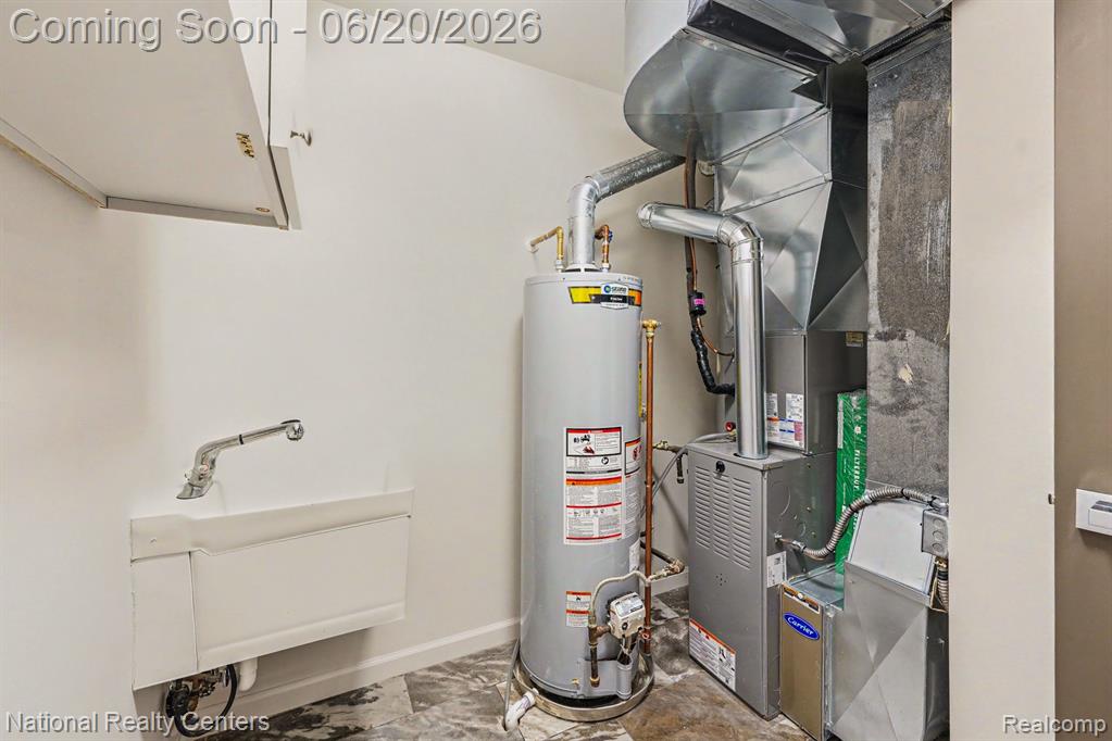 5076 Harbor Oak Drive, Waterford, MI 48329 — Photo 14