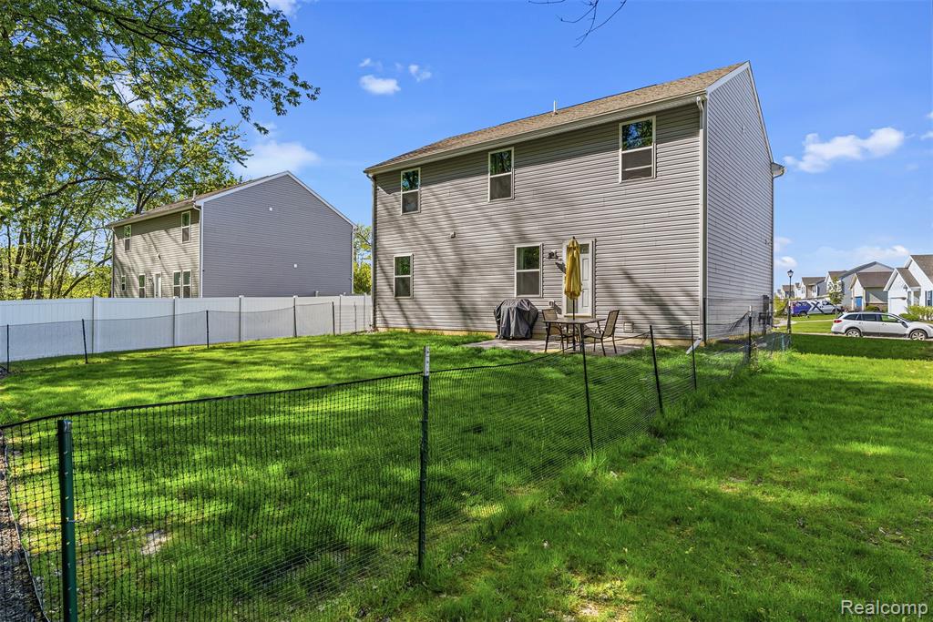 6048 Burton Estates Drive, Burton, MI 48519 — Photo 32