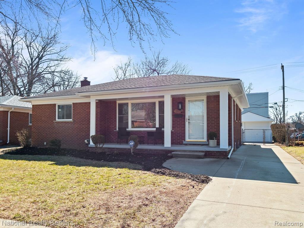 8875 KENBERTON Drive, Oak Park, MI 48237 — Photo 31