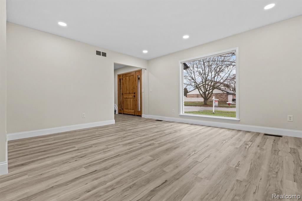 7451 ADMIRALTY Drive, Canton, MI 48187 — Photo 8