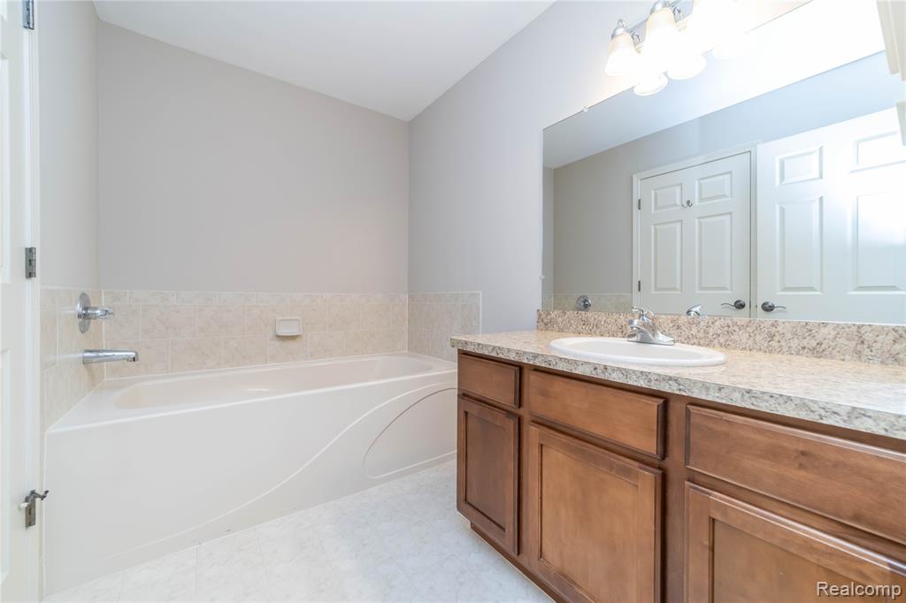 5143 Parsley Drive, Utica, MI 48316 — Photo 27