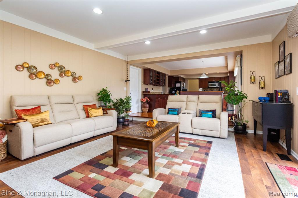 5082 Westmoreland Drive, Troy, MI 48085 — Photo 13