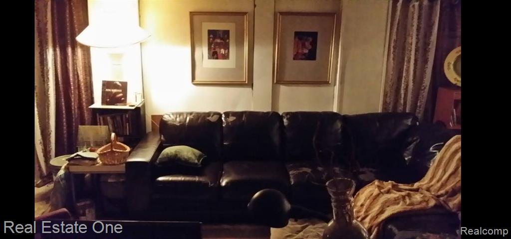 8040 WHITCOMB Street, Detroit, MI 48228 — Photo 22