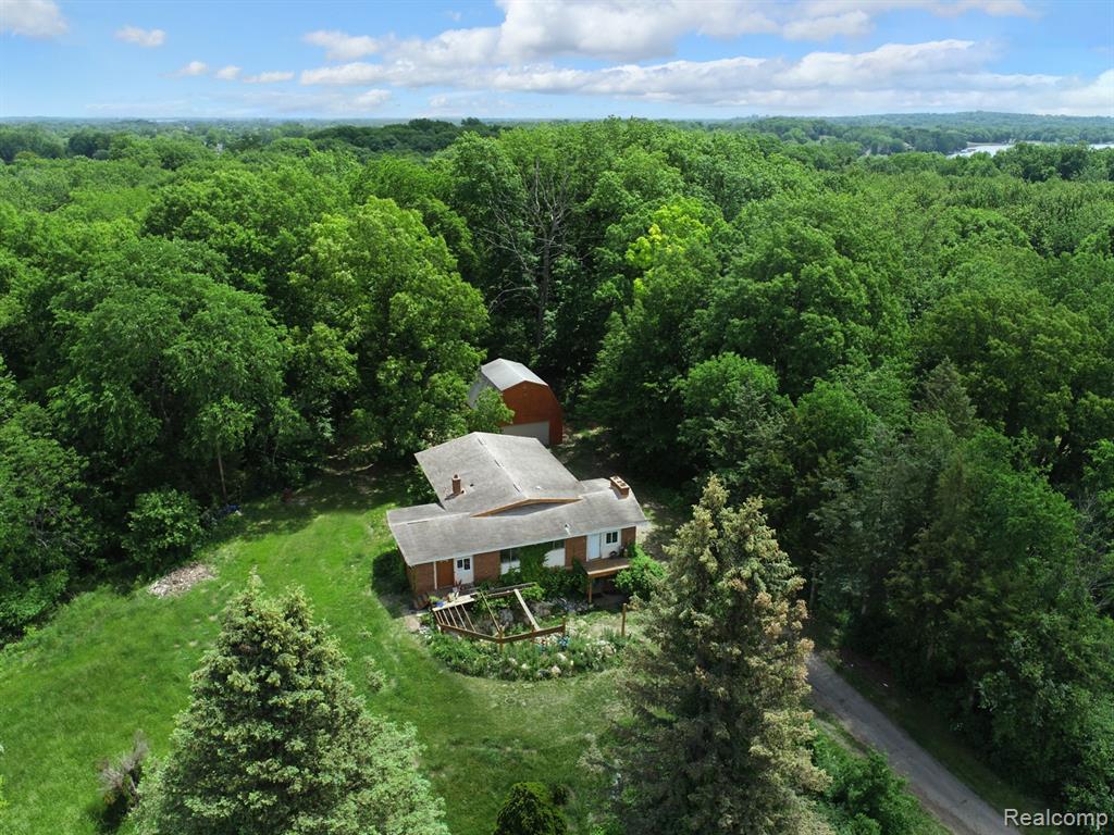 1050 Teggerdine Road, White Lake, MI — Photo 4