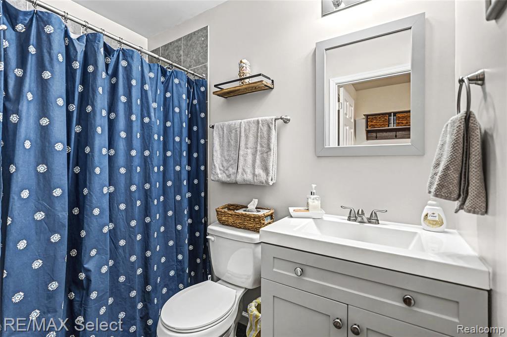 10311 Walnut Shores Drive, Fenton, MI 48430 — Photo 20