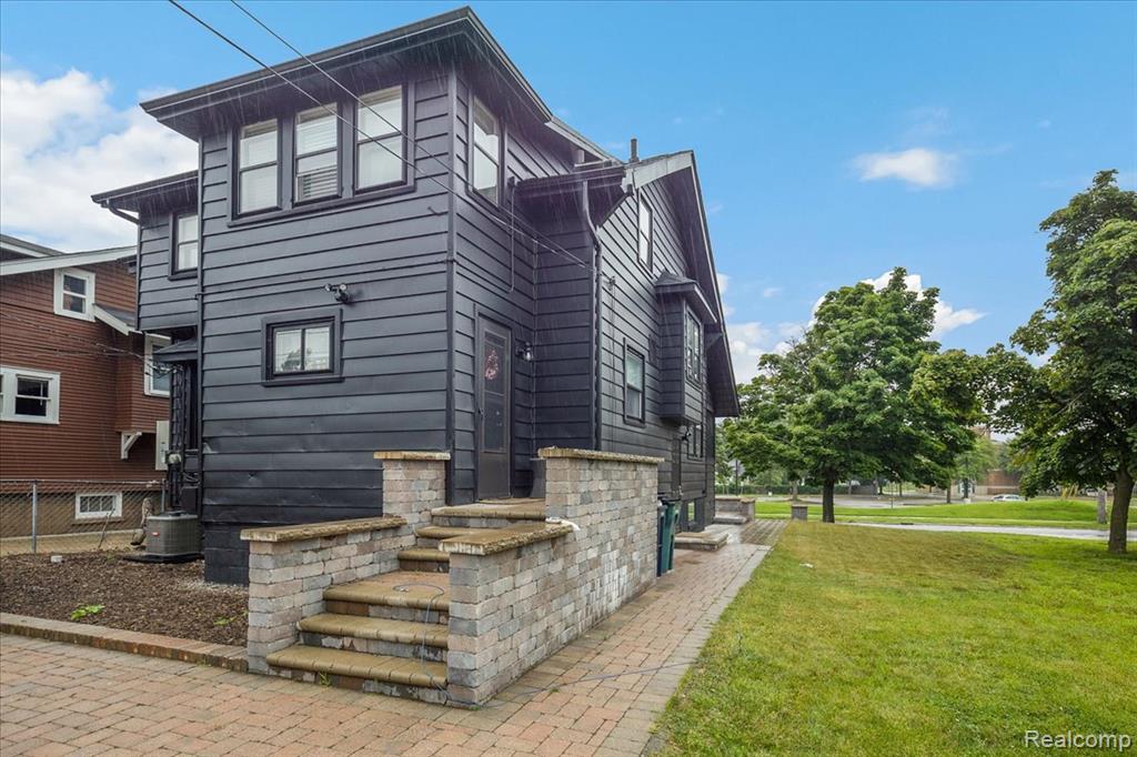 526 N Washington Avenue, Royal Oak, MI 48067 — Photo 11