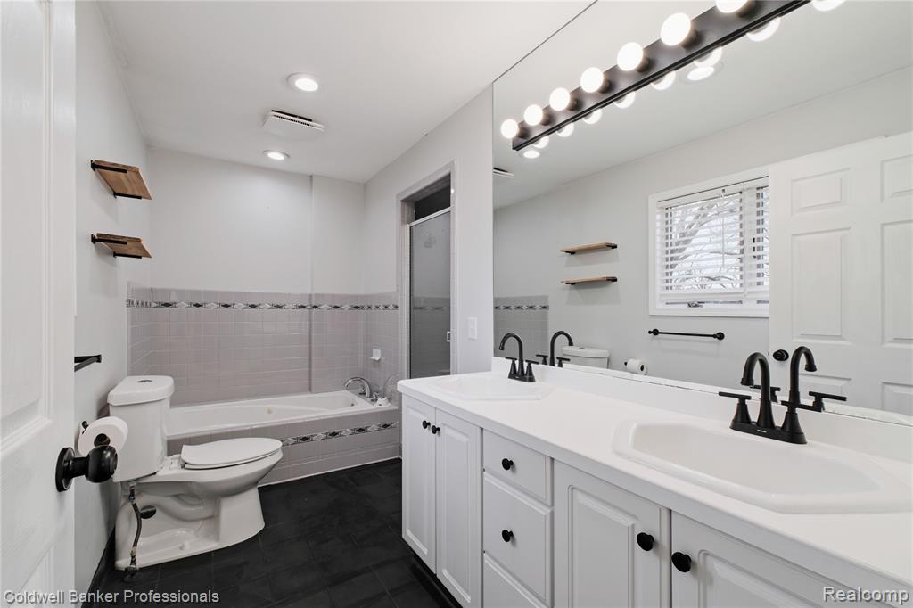 4015 Green Lake Road, West Bloomfield, MI 48324 — Photo 26