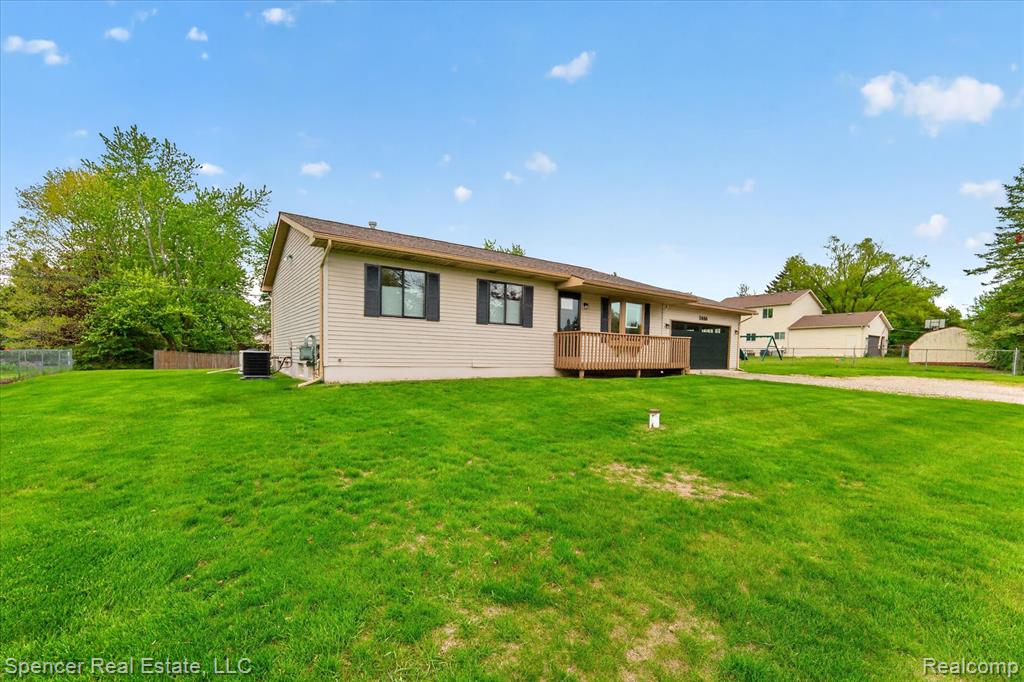 5988 Waldon Road, Clarkston, MI — Photo 2