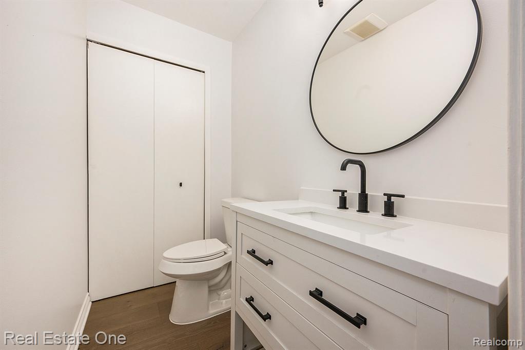 4910 Chipman Drive, Waterford, MI 48327 — Photo 8