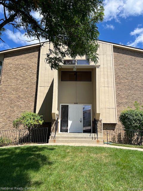 30535 W 14 MILE Road, 7, Farmington Hills, MI 48334 — Photo 2