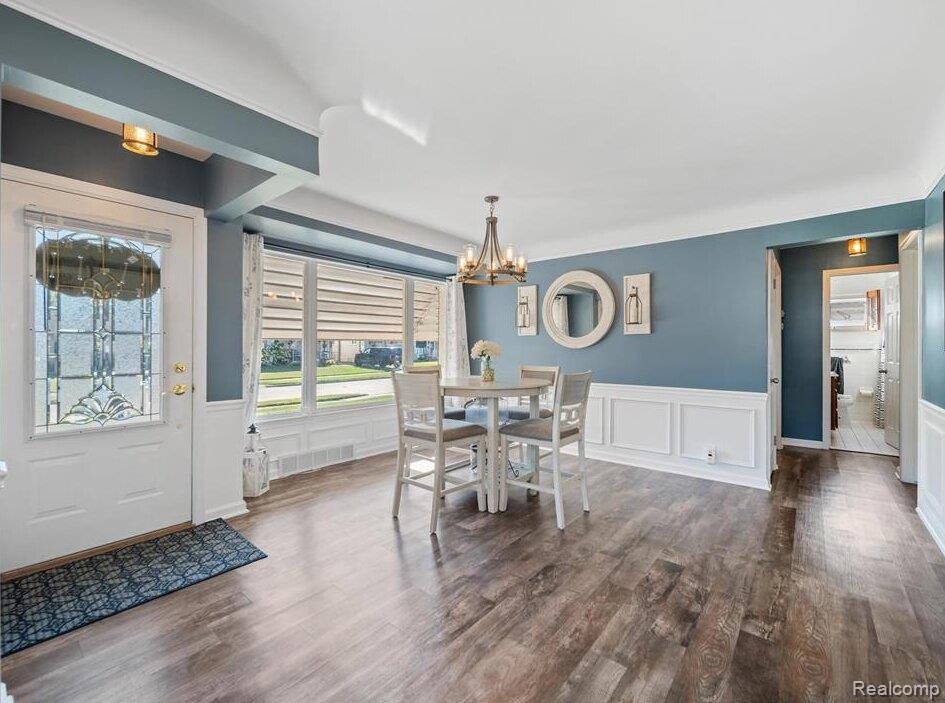 6567 Sterling Court, Garden City, MI — Photo 2