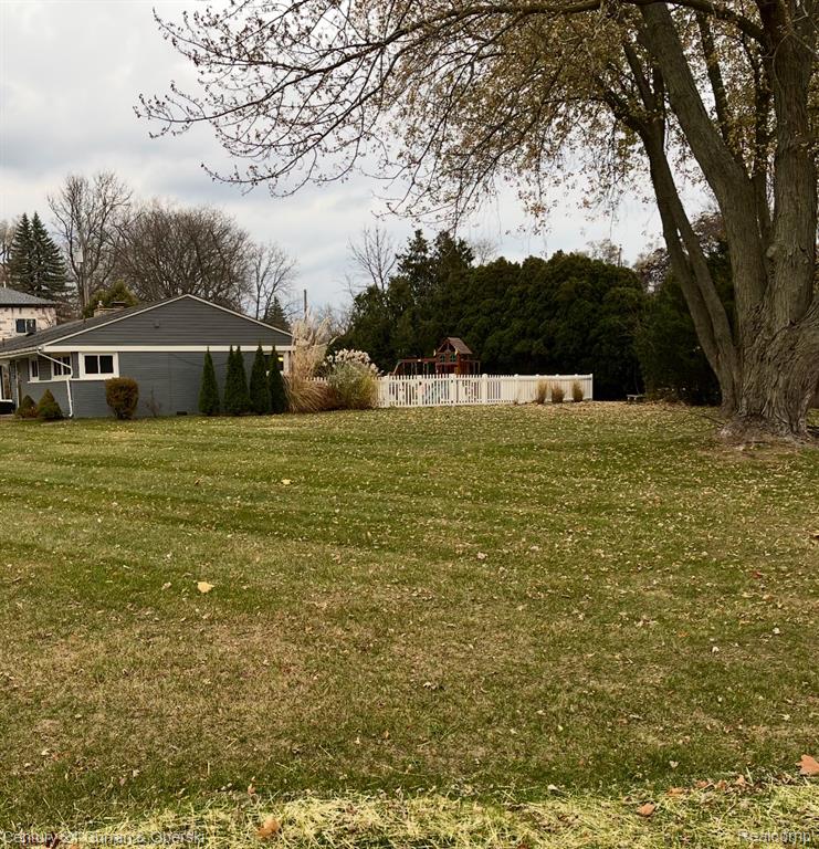 7431 N Briarcliff Knoll Drive, West Bloomfield, MI — Photo 3