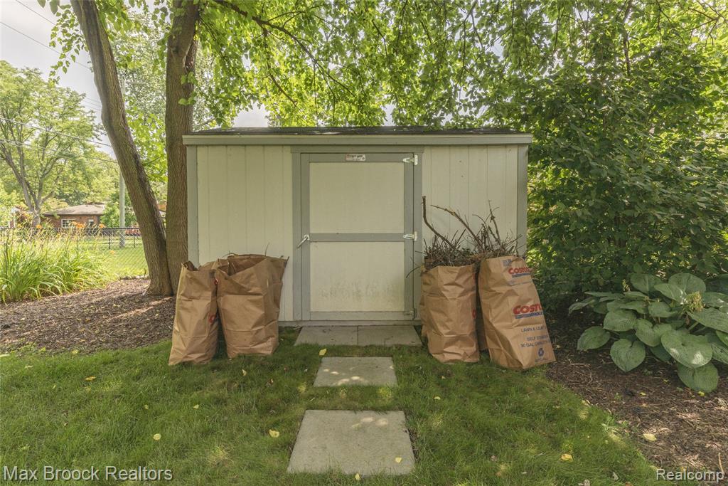 17426 Locherbie Avenue, Beverly Hills, MI 48025 — Photo 47