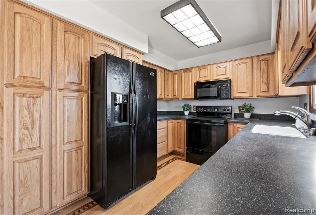 5461 Putnam Drive, West Bloomfield, MI 48323 — Photo 16