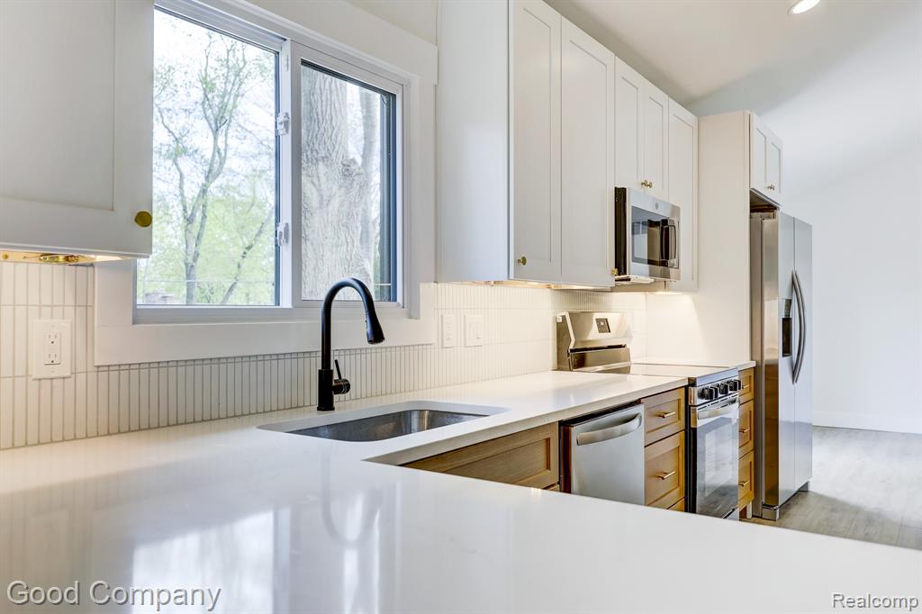 24250 Majestic Street, Oak Park, MI 48237 — Photo 20