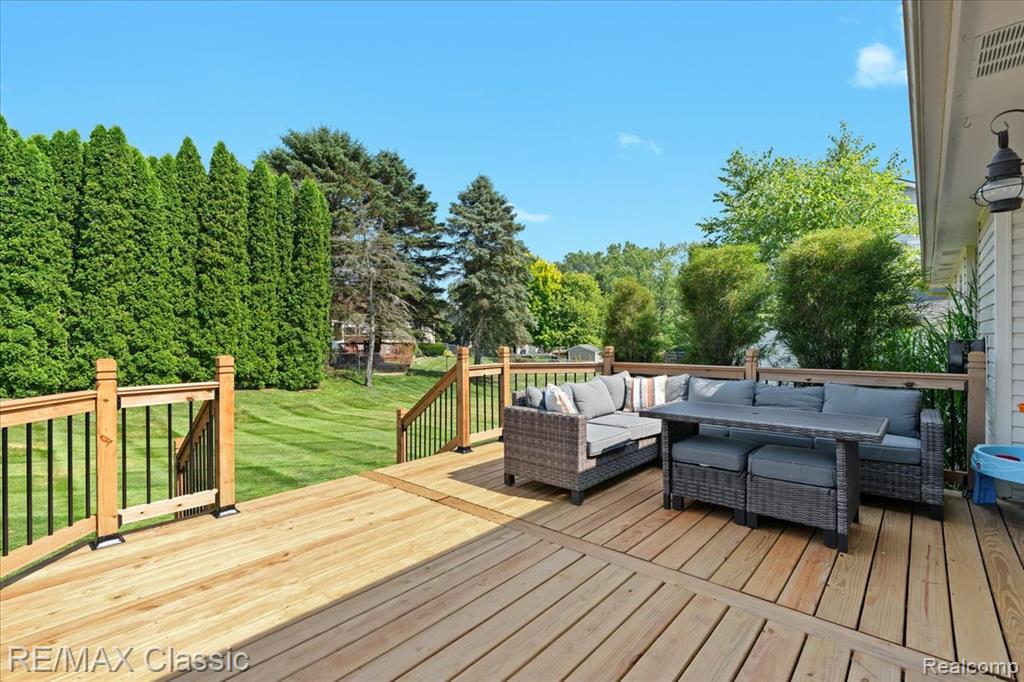 4176 W Pointe Drive, Waterford, MI 48329 — Photo 33