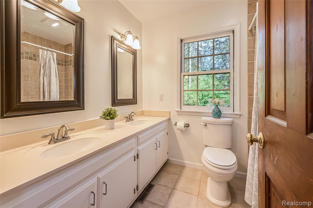 2694 WAYSIDE Drive, Ann Arbor, MI 48103 — Photo 53