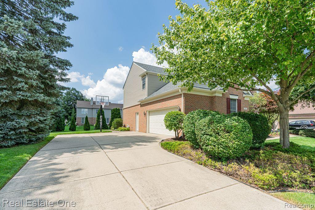 961 HOLLOW CORNERS, Rochester, MI 48307 — Photo 42