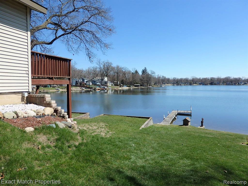 925 MALLOCK Road, White Lake, MI — Photo 8
