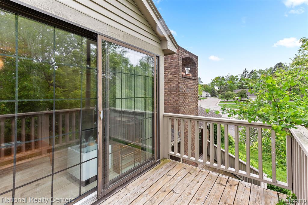7207 Creeks Bend Drive, West Bloomfield, MI — Photo 33