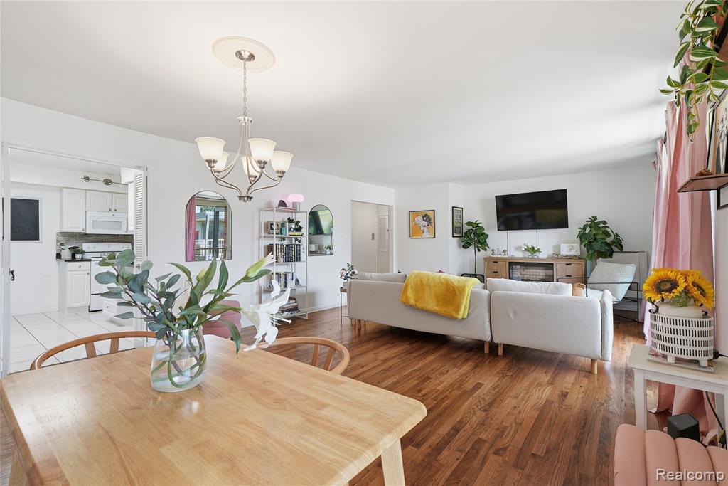 4041 W Maple Road, E203, Bloomfield Hills, MI 48301 — Photo 11