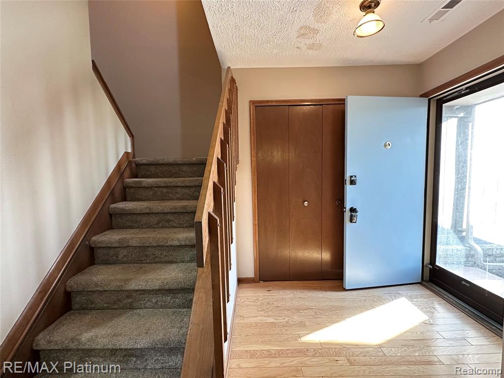 470 Woodstone Road, 33, Waterford, MI 48327 — Photo 8