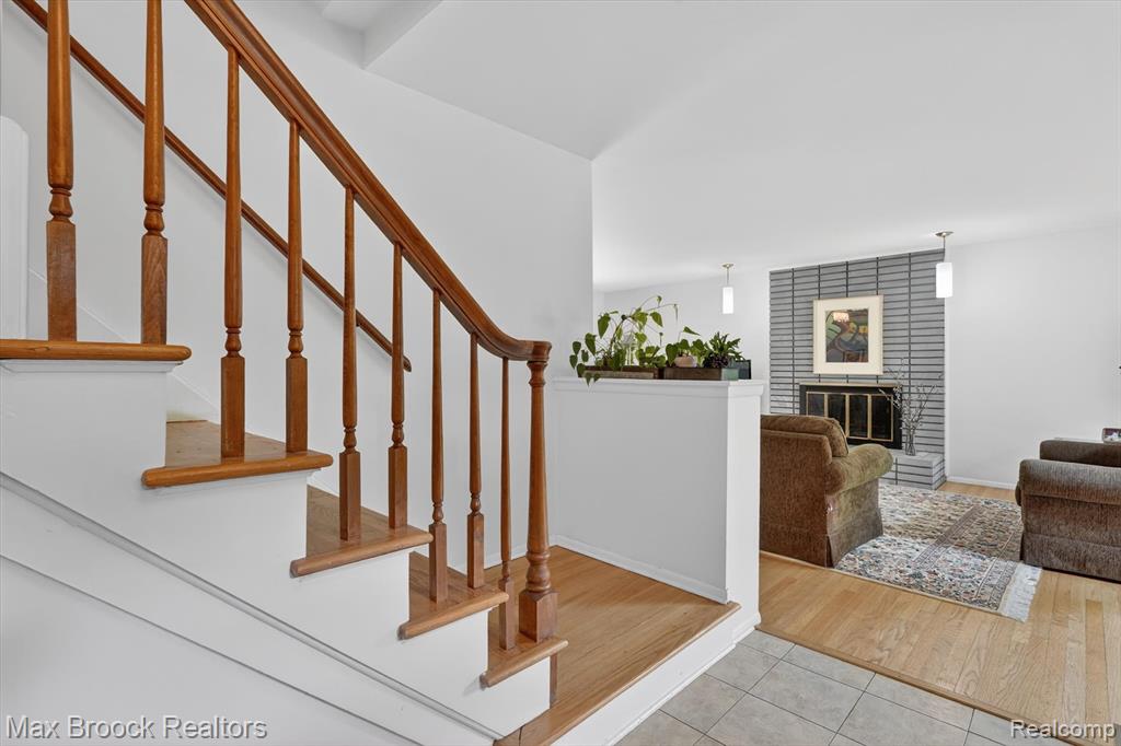 7456 Glengrove Drive, Bloomfield Hills, MI 48301 — Photo 11