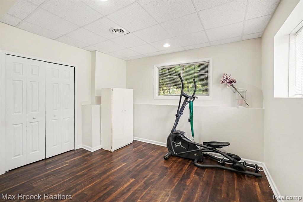 9843 Oak Valley Drive, Clarkston, MI 48348 — Photo 32