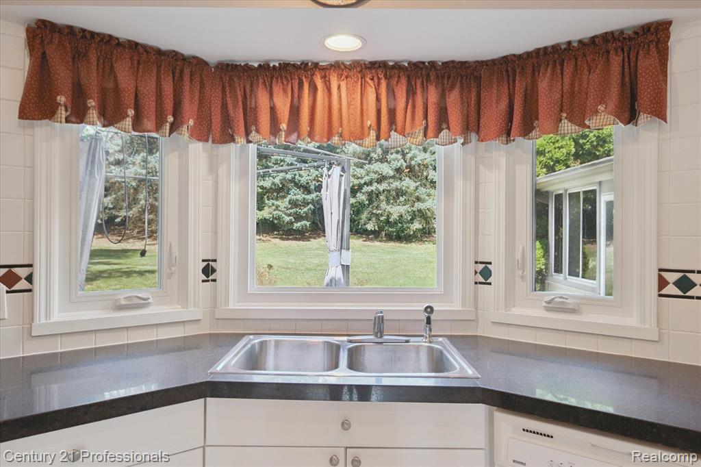 46328 N Northvalley Drive, Northville, MI 48167 — Photo 24