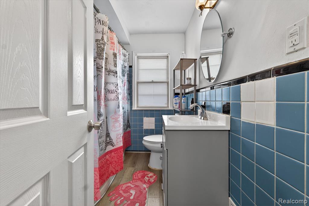 21211 Newcastle Road, Harper Woods, MI 48225 — Photo 18