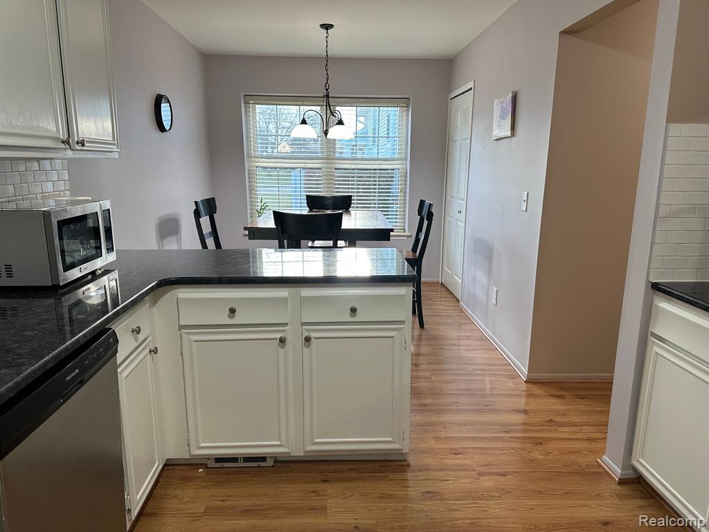 21306 E GLEN HAVEN Circle, Northville, MI 48167 — Photo 13