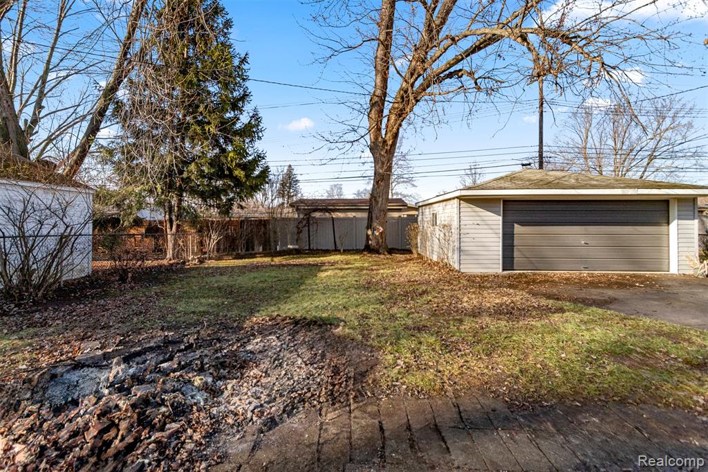 9319 Merriman Road, Livonia, MI 48150 — Photo 37